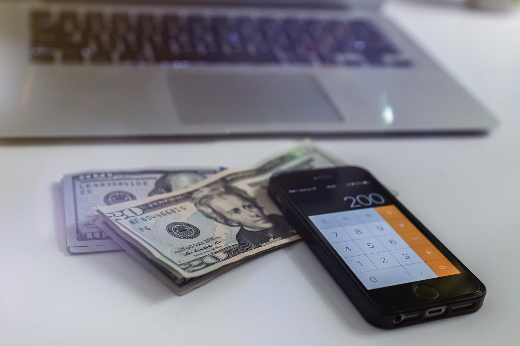 La recesión económica afecta la economía personal - Hyenuk Chu