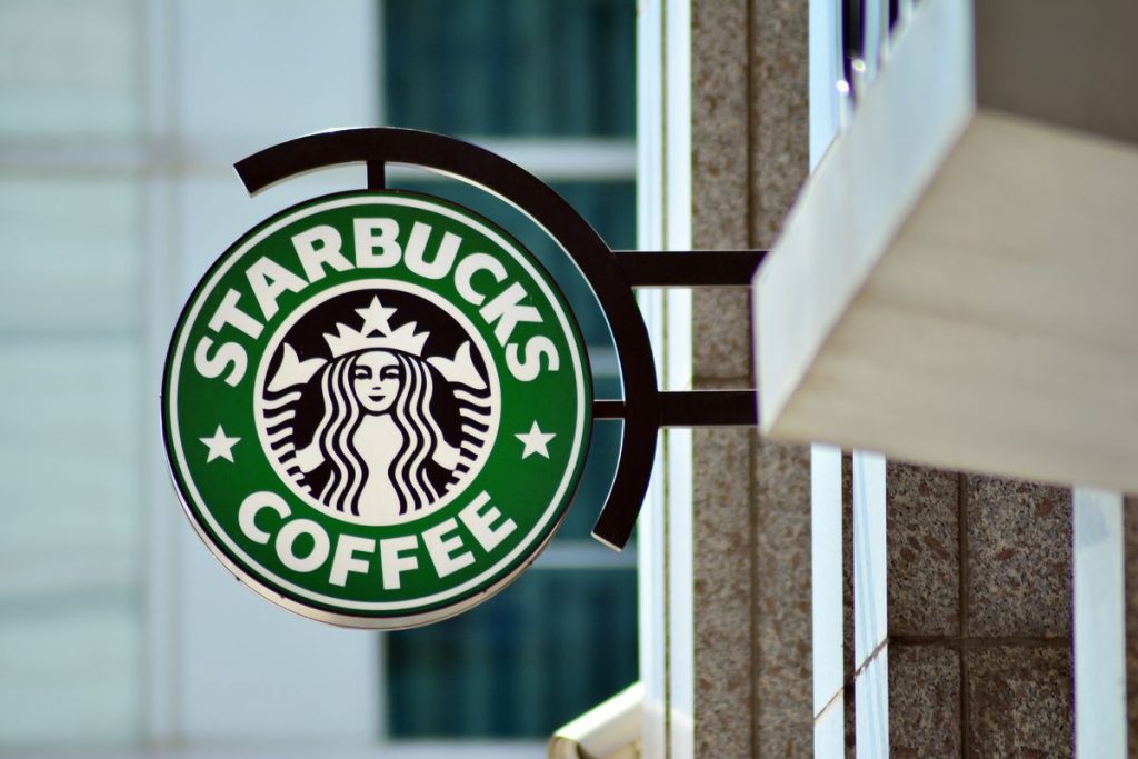 Starbucks participa en el boicot contra Facebook - Hyenuk Chu
