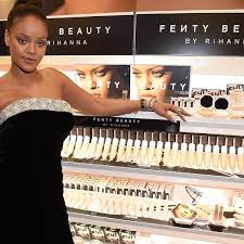 Por su marca de cosméticos, Rihanna es multimillonaria