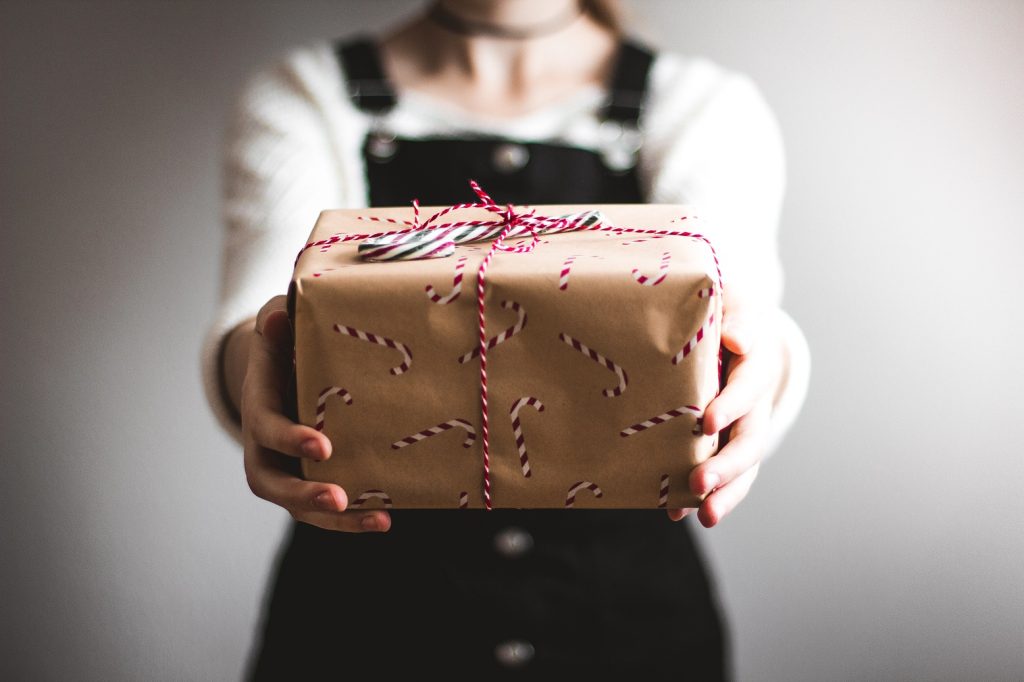 Hacer rendir el dinero para Navidad significa dar regalos útiles
