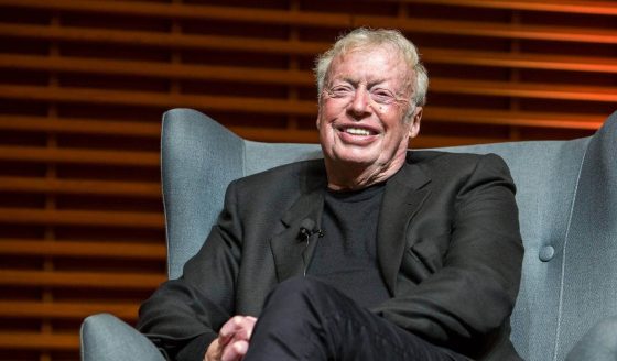 Phil Knight, Fundador De Nike, Tiene El Toque De Midas – Hyenuk Chu
